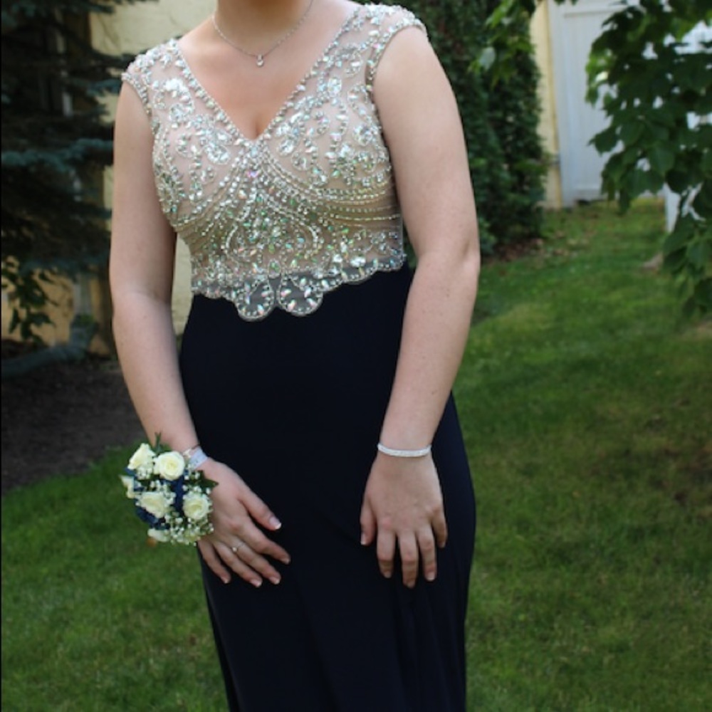 SOLD‼️ GORGEOUS PROM DRESS ONLY WORN ONCE😍👍🏻